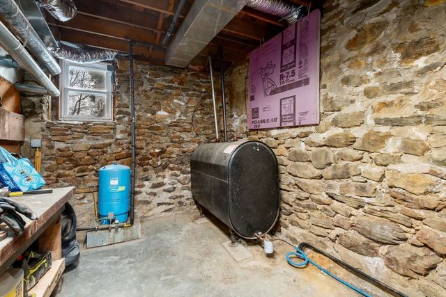 61 E Brimfield Rd, Holland, MA 01521