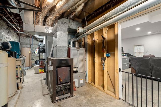 61 E Brimfield Rd, Holland, MA 01521