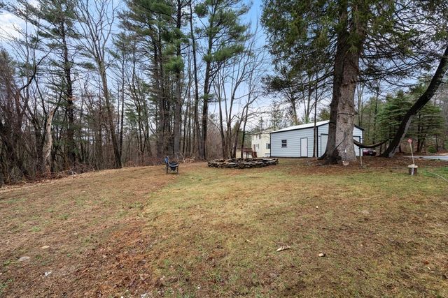 61 E Brimfield Rd, Holland, MA 01521