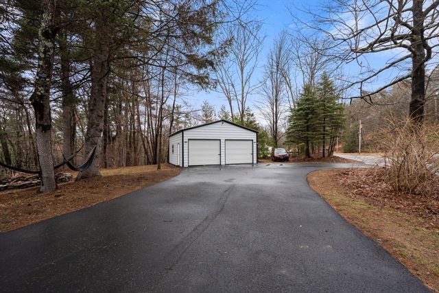 61 E Brimfield Rd, Holland, MA 01521