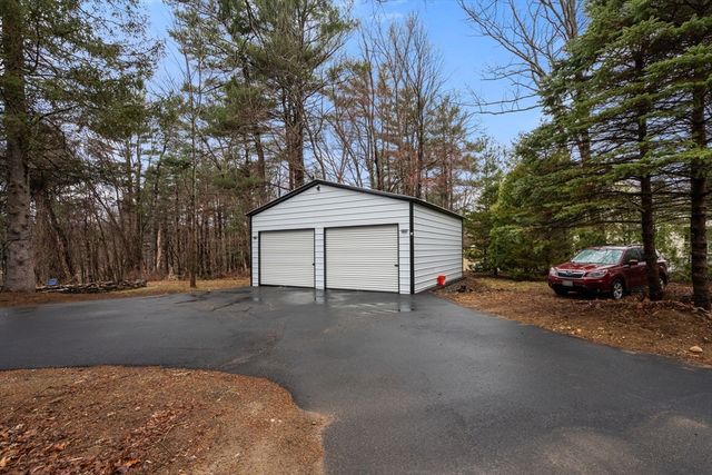 61 E Brimfield Rd, Holland, MA 01521