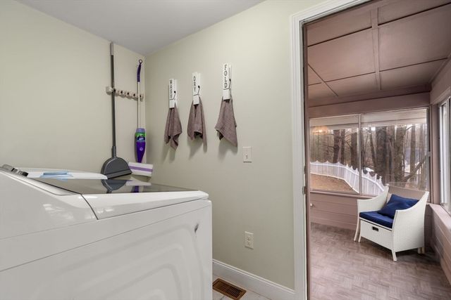 61 E Brimfield Rd, Holland, MA 01521