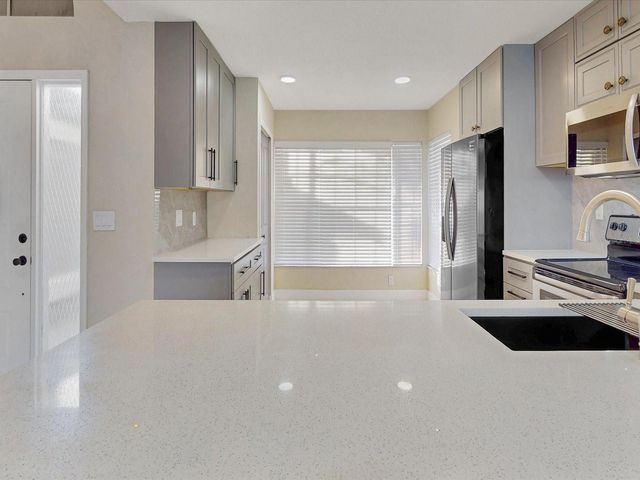 210 CORAL REEF CIRCLE, Kissimmee, FL 34743