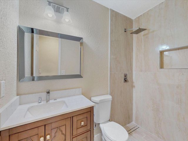 210 CORAL REEF CIRCLE, Kissimmee, FL 34743