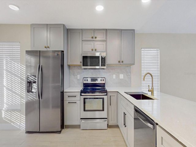 210 CORAL REEF CIRCLE, Kissimmee, FL 34743