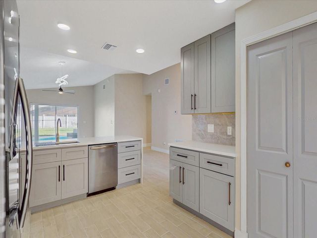 210 CORAL REEF CIRCLE, Kissimmee, FL 34743