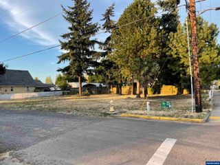 2187 Mill St, Lebanon, OR 97355