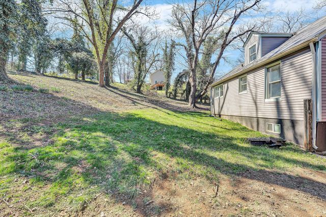 1815 Clinton AVE, Roanoke, VA 24013