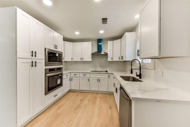 5946 Valkeith Drive, Houston, TX 77096
