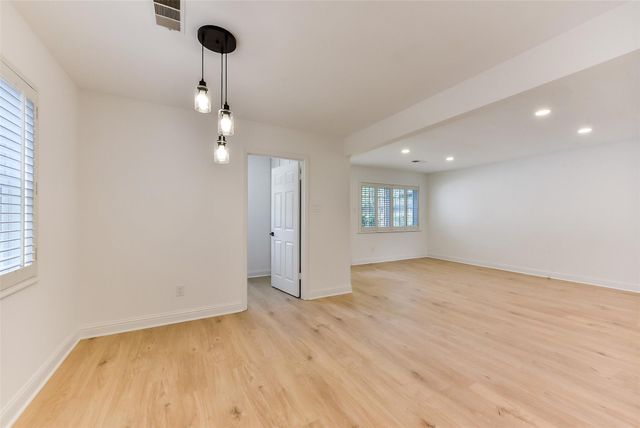 5946 Valkeith Drive, Houston, TX 77096