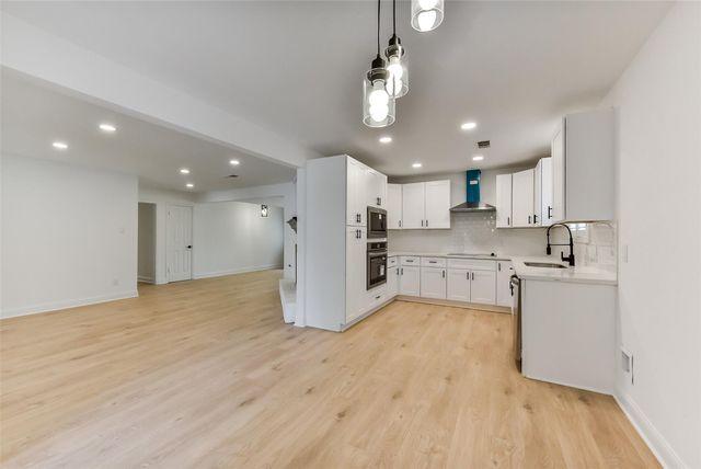 5946 Valkeith Drive, Houston, TX 77096