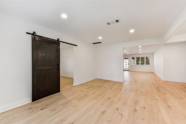 5946 Valkeith Drive, Houston, TX 77096