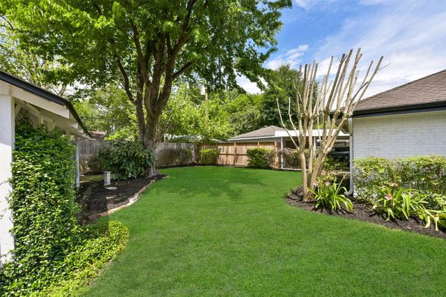 5946 Valkeith Drive, Houston, TX 77096