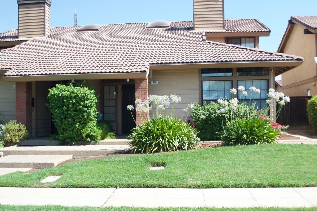 690 E Magill Avenue, Fresno, CA 93710