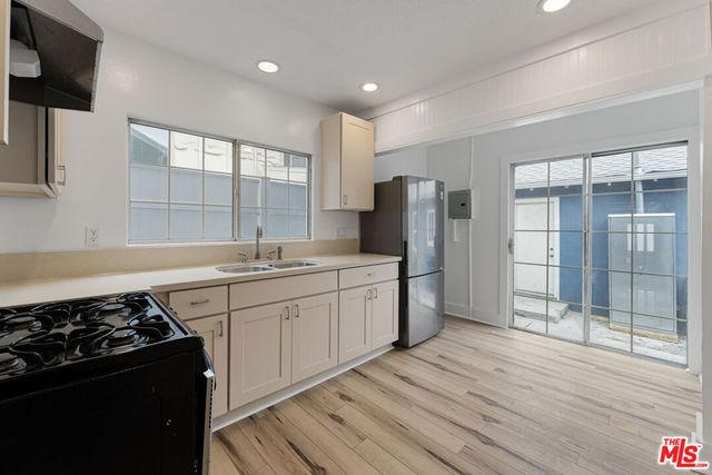 1300 Sanborn Avenue, Los Angeles, CA 90027