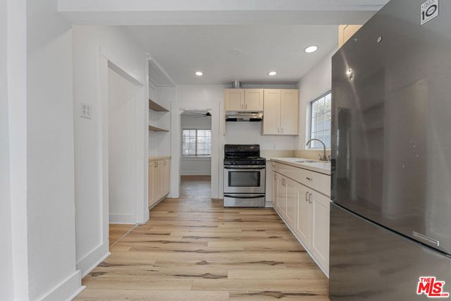 1300 Sanborn Avenue, Los Angeles, CA 90027