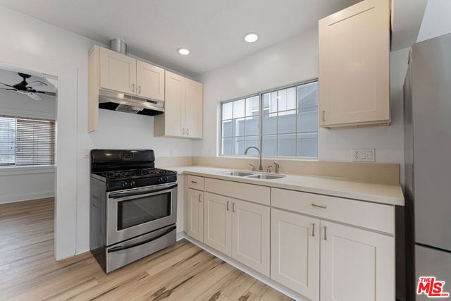 1300 Sanborn Avenue, Los Angeles, CA 90027