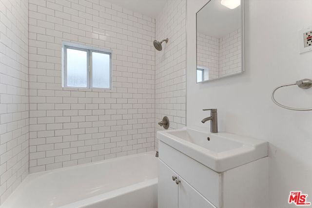 1300 Sanborn Avenue, Los Angeles, CA 90027