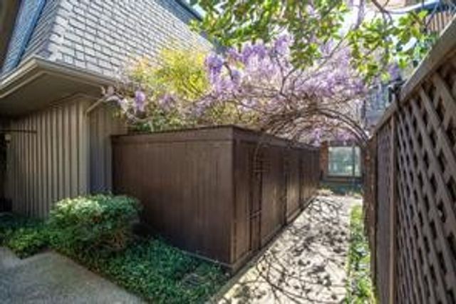 4112 Bowser Avenue 210, Dallas, TX 75219