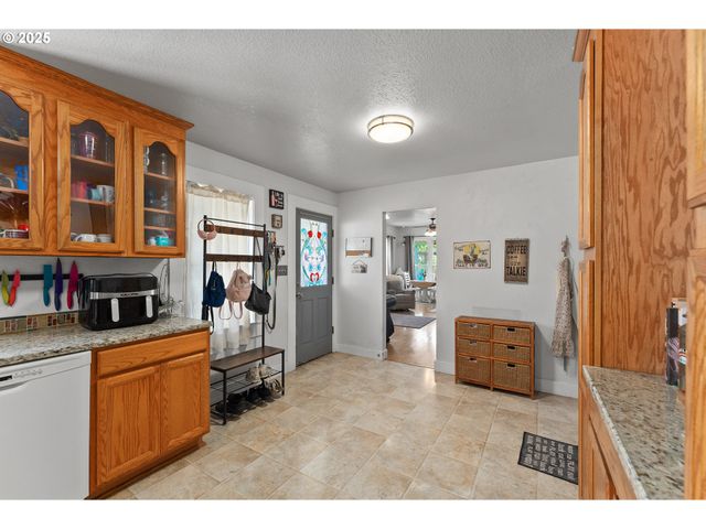 1210 Se Fullerton St, Roseburg, OR 97471