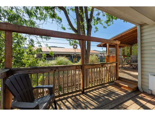 1210 Se Fullerton St, Roseburg, OR 97471