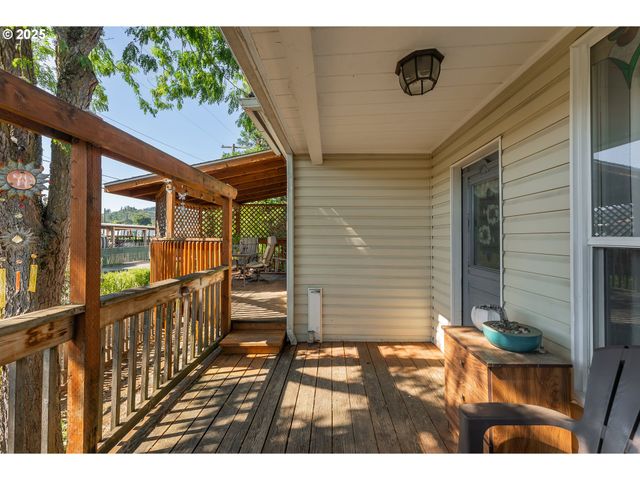 1210 Se Fullerton St, Roseburg, OR 97471