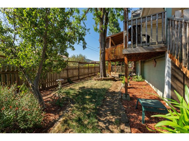 1210 Se Fullerton St, Roseburg, OR 97471