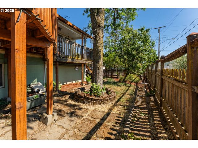 1210 Se Fullerton St, Roseburg, OR 97471
