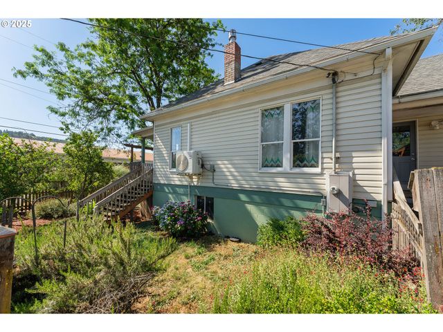 1210 Se Fullerton St, Roseburg, OR 97471