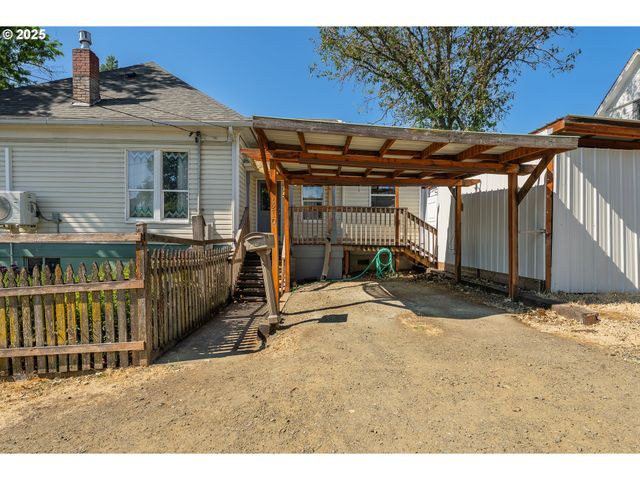 1210 Se Fullerton St, Roseburg, OR 97471