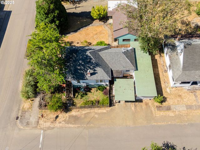 1210 Se Fullerton St, Roseburg, OR 97471