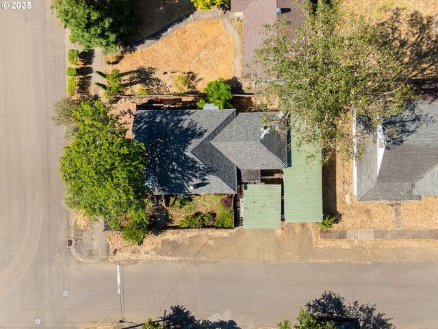 1210 Se Fullerton St, Roseburg, OR 97471