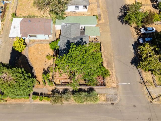 1210 Se Fullerton St, Roseburg, OR 97471