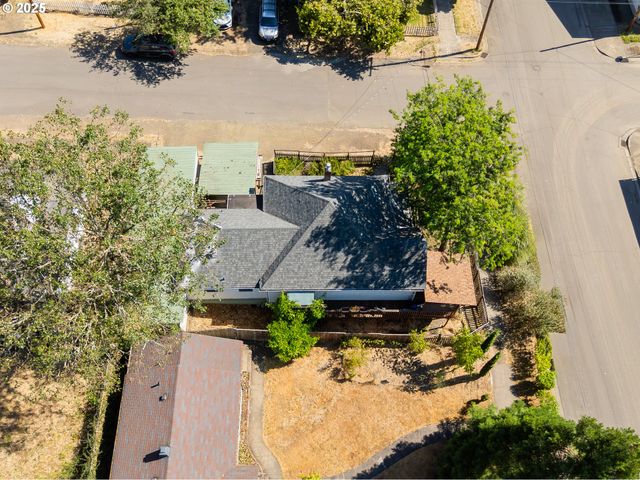 1210 Se Fullerton St, Roseburg, OR 97471