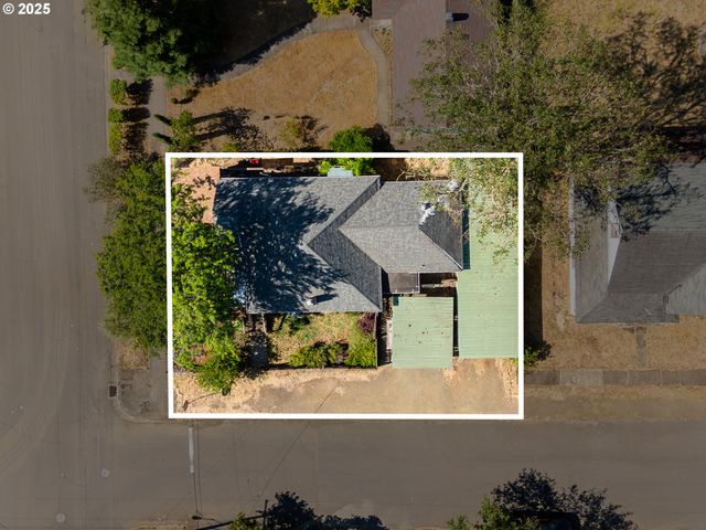 1210 Se Fullerton St, Roseburg, OR 97471