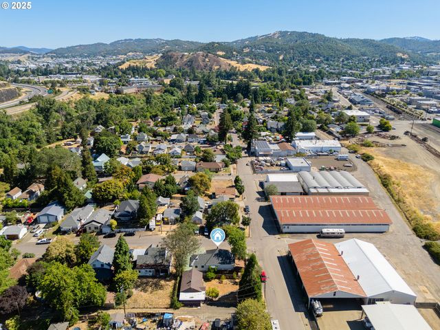 1210 Se Fullerton St, Roseburg, OR 97471
