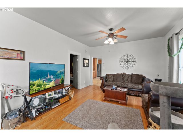 1210 Se Fullerton St, Roseburg, OR 97471