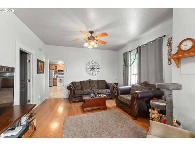 1210 Se Fullerton St, Roseburg, OR 97471