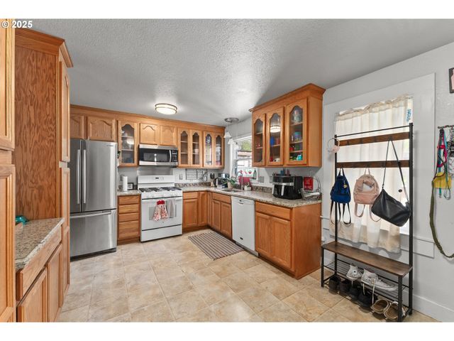 1210 Se Fullerton St, Roseburg, OR 97471