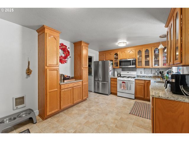 1210 Se Fullerton St, Roseburg, OR 97471