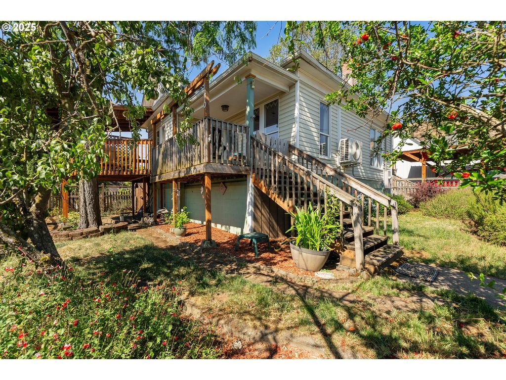 1210 Se Fullerton St, Roseburg, OR 97471