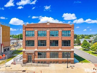 1001 SW Adams St Unit 204, Peoria, IL 61602