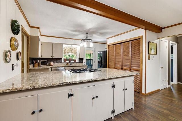 919 S French Avenue, Denison, TX 75020