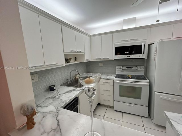 5640 SW 3rd Place 212, Margate, FL 33068