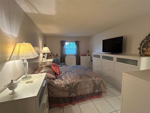 5640 SW 3rd Place 212, Margate, FL 33068