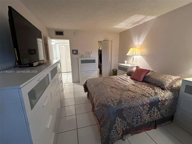 5640 SW 3rd Place 212, Margate, FL 33068