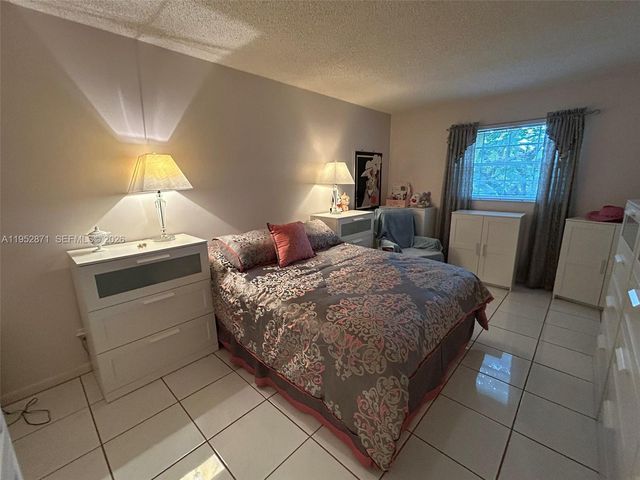 5640 SW 3rd Place 212, Margate, FL 33068