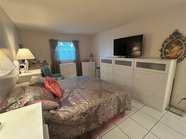 5640 SW 3rd Place 212, Margate, FL 33068