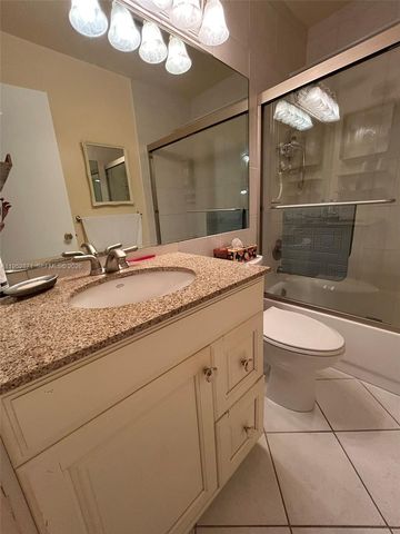 5640 SW 3rd Place 212, Margate, FL 33068