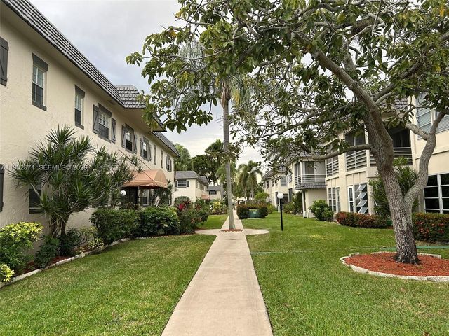 5640 SW 3rd Place 212, Margate, FL 33068